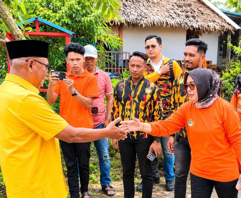 Kosgoro 1957 Maluku dan Golkar Tebar Kepedulian Idul Adha untuk Warga Waiheru